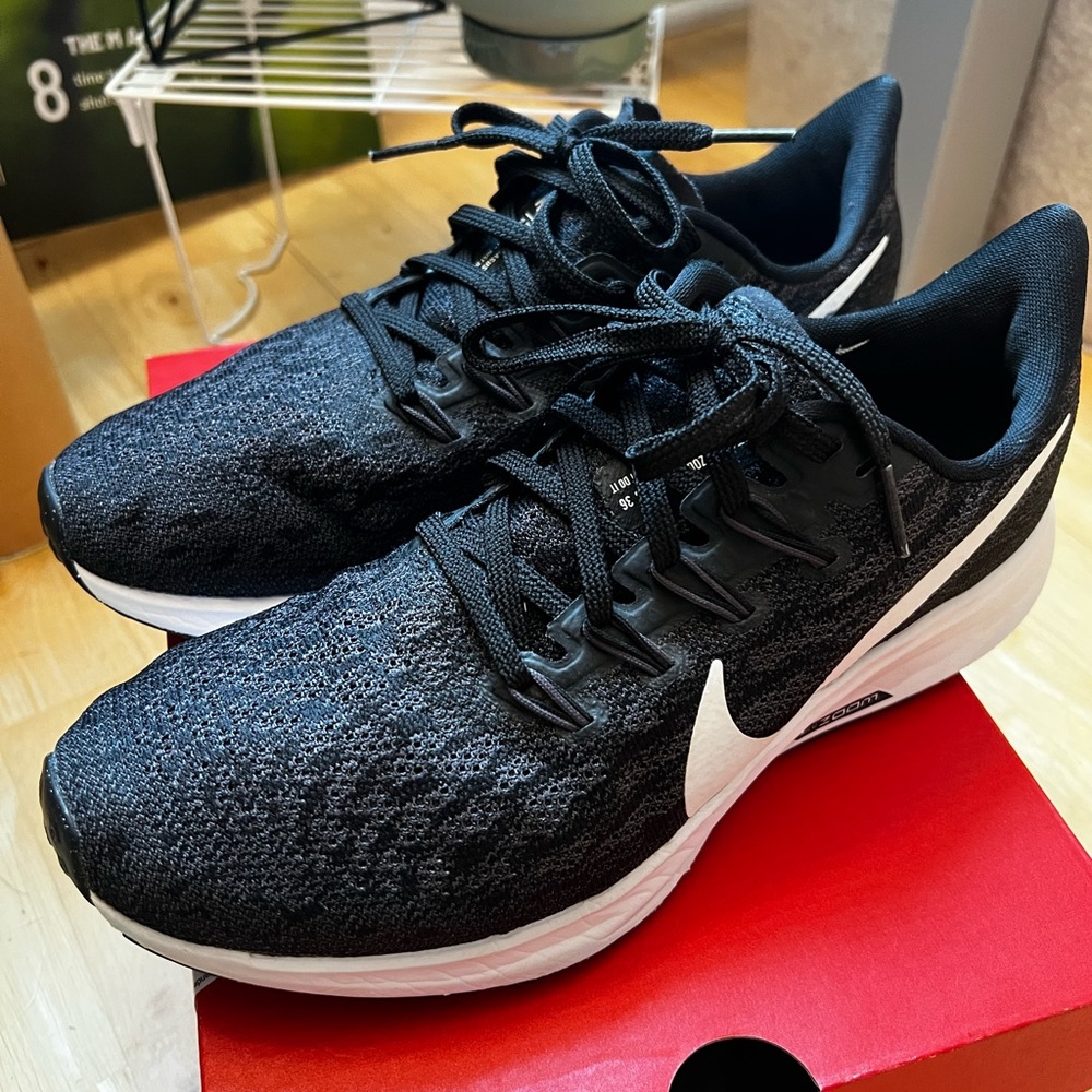 NIKE Air Zoom Pegasus 36 Black/White